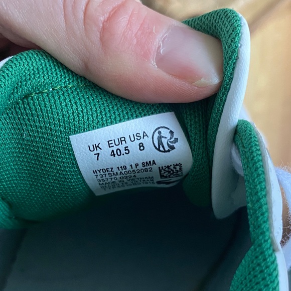 Lacoste White and Green Sneakers - Picture 6 of 8